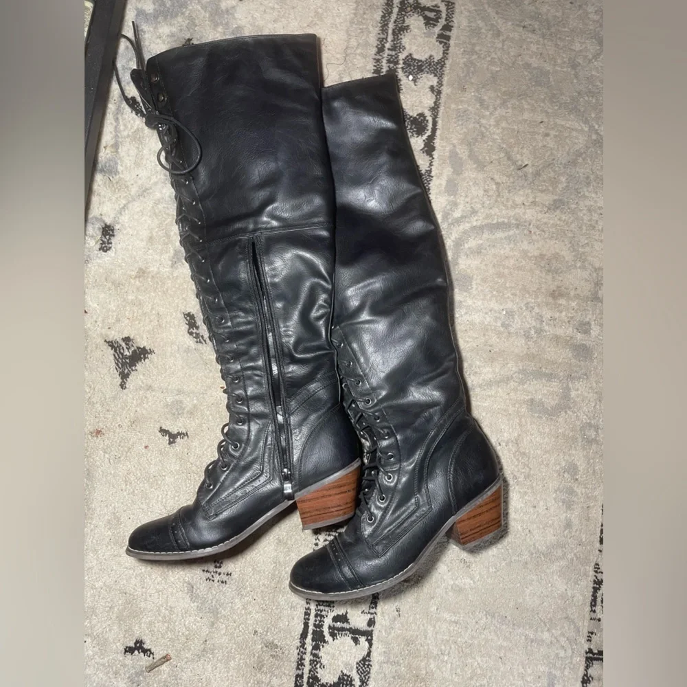 Knee high Black Lace Up Boots, warm fuzzy inside - Picture 7 of 16